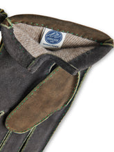 Dunkelgrüne Handschuhe aus Ziegenleder mit Kaschmir-Futter von Thomas Riemer – Ansicht 2