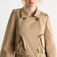 Sandfarbener kurzer Trenchcoat