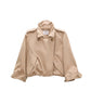 Sandfarbener kurzer Trenchcoat