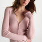 Rosafarbene Strickjacke