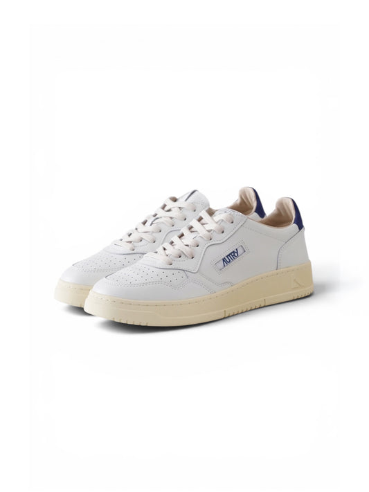 Weißer Autry-Sneaker „Medalist“ mit blauer Ferse