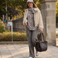 Cremefarbene Hemdbluse mit Leoprint und Schluppe von Essentiel Antwerp – Ansicht 2