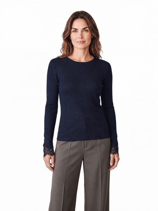Nachtblaues Rippshirt mit Spitze an den Ärmeln von Dorothee Schumacher