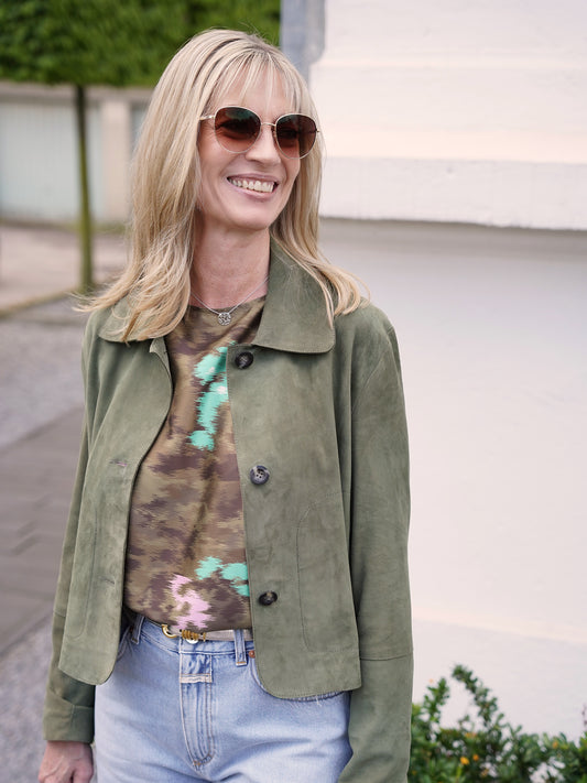 Khakifarbene gemusterte Bluse von Essentiel Antwerp – Ansicht 2