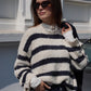 Creme/Dunkelblauer gestreifter Pullover mit Knopf-Details