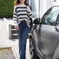 Creme/Dunkelblauer gestreifter Pullover mit Knopf-Details