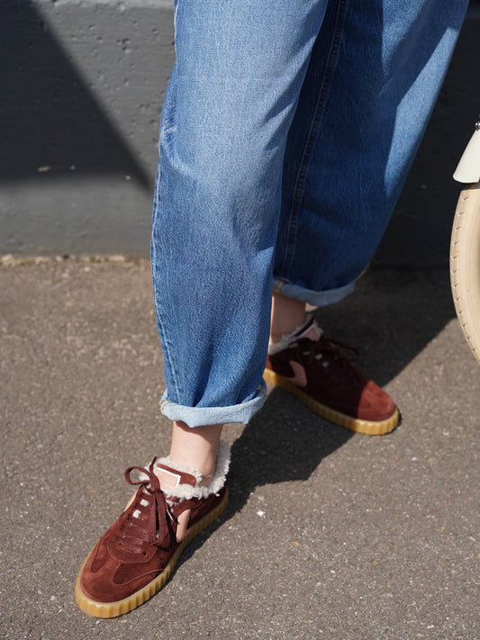 Bordeauxfarbener lammfellgefütterter Velours-Sneaker von Voile Blanche – Ansicht 2