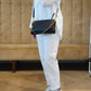 Schwarze Clutch mit goldenen Details
