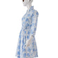 Weiß/Hellblau gemustertes Kleid mit Gürtel
