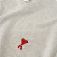 Hellgraues T-Shirt mit kleinem roten "Ami de Coeur" Logo