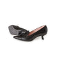 Schwarzer Pumps mit Strassherz