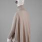 Sandfarbener Rollneck-Poncho mit feinen Pailletten