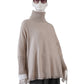 Sandfarbener Rollneck-Poncho mit feinen Pailletten