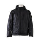 Schwarzer Windbreaker