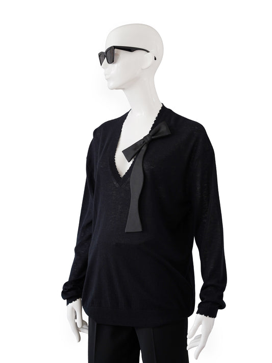 Schwarzer V-Neck mit Schleife von Dorothee Schumacher