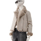 Steinfarbene Fake-Fur Lederjacke im Bikerlook