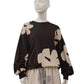 Braunes Oversize-Sweatshirt mit cremefarbenen Blumen