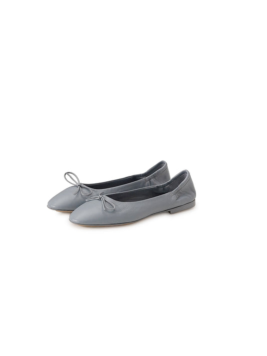 Hellblauer Ballerina mit Schleife von Pomme d'Or