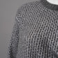 Grauer Pullover mit feinen Pailletten