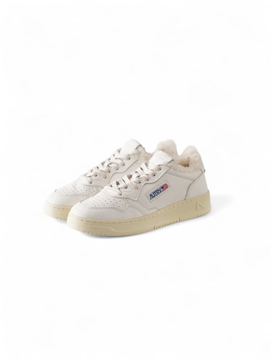 Lammfellgefütterter Autry-Sneaker Medalist in Creme