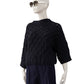 Dunkelblauer, grob gestrickter Pullover