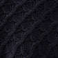 Dunkelblauer, grob gestrickter Pullover