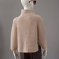 Puderfarbene Turtleneck-Strickjacke aus Wolle und Cashmere