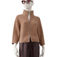 Camelfarbene Turtleneck-Strickjacke aus Wolle und Cashmere