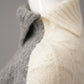 Grau/Cremefarbener Rollkragenpullover mit Zopfmuster