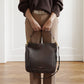 Große, dunkelbraune Tasche