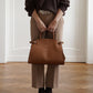 Cognacfarbene Tasche mit Velour-Details