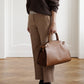 Cognacfarbene Tasche mit Velour-Details
