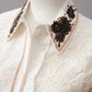 Weiße Bluse mit Spitzen-Details und Stickereien