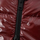 Bordeauxfarbene Lack-Daunenjacke