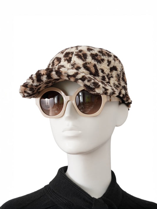Teddy-Cappy im Leo-Print von Vanity Square