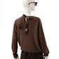 Brauner Pullover mit Schleife