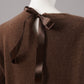 Brauner Pullover mit Schleife