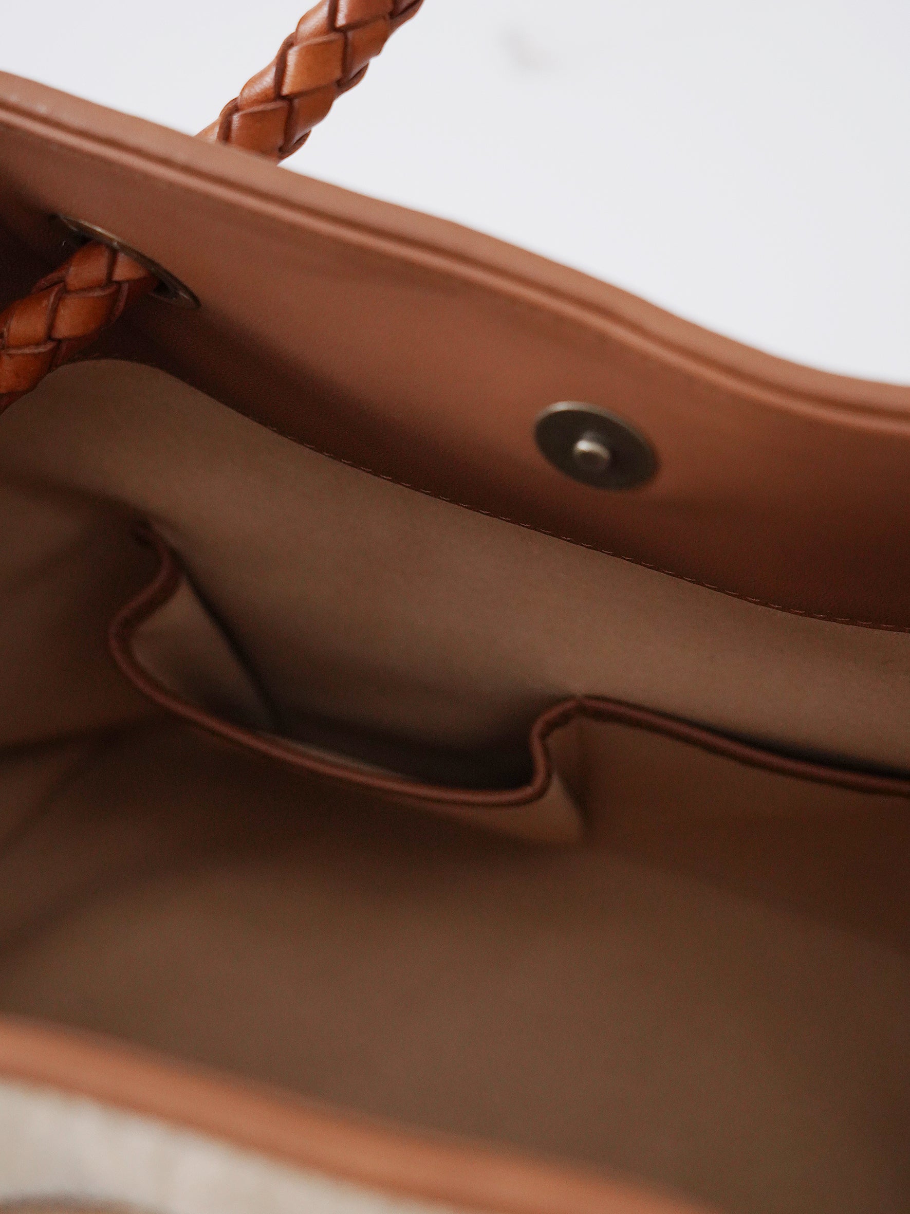 Sandfarbene/Braune Tasche von Tissa Fontaneda – Ansicht 3