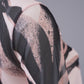 Rosafarbenes transpartentes Shirt mit schwarzen Details
