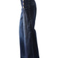 Dunkelblaue, gewaschene Jeans mit goldenen Knöpfen
