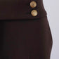 Dunkelbraune Hose mit goldenen Knöpfen