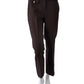 Dunkelbraune Hose mit goldenen Knöpfen
