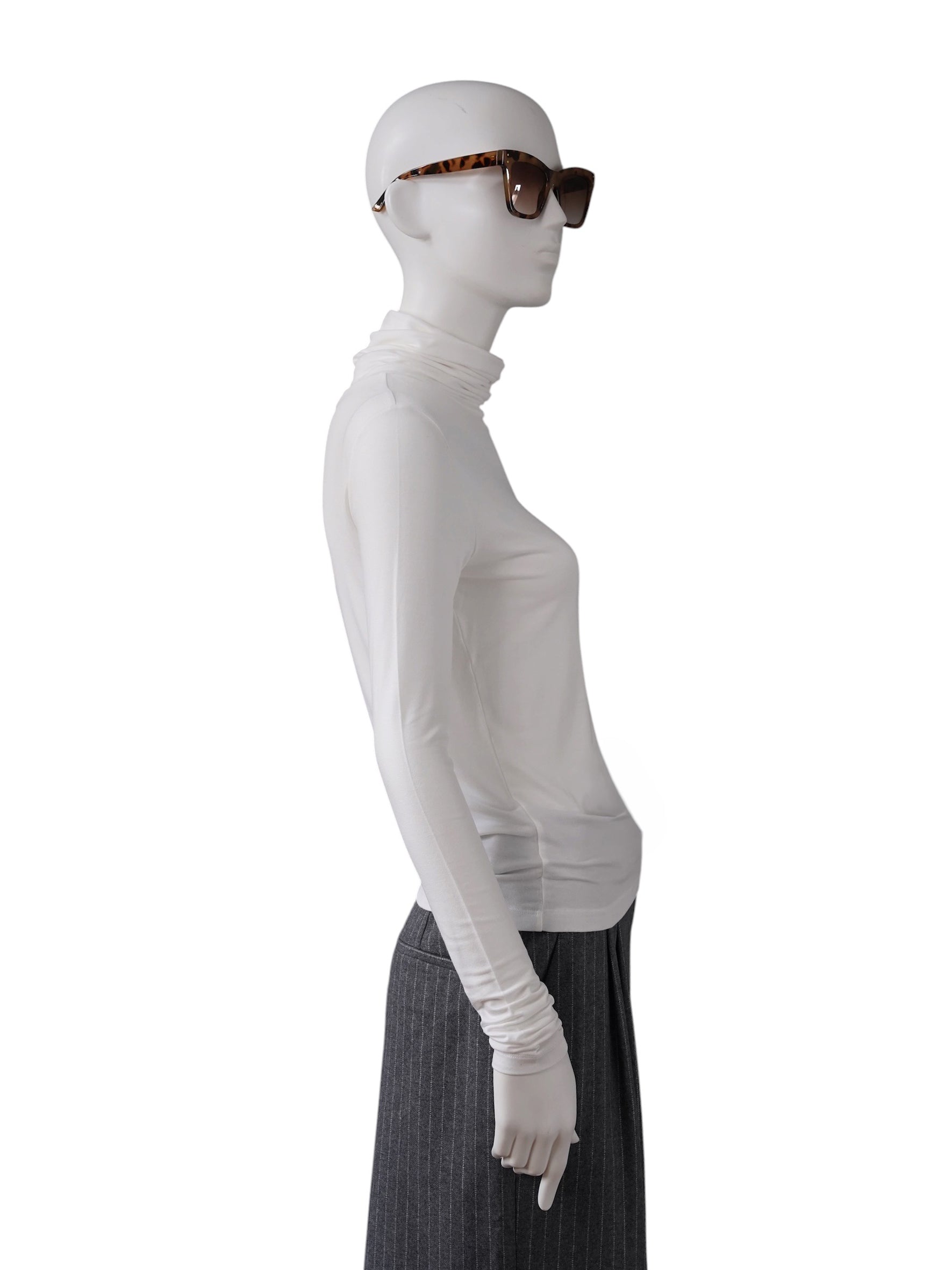 Weißes Rollkragenshirt aus Modal von SoSue – Ansicht 2