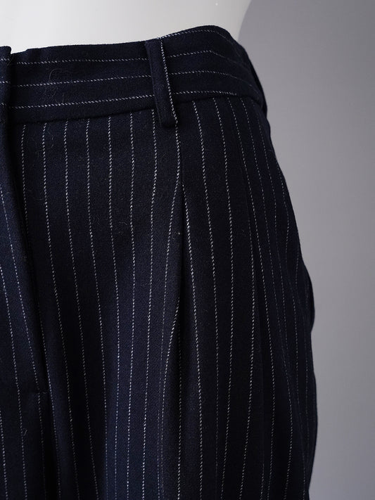 Dunkelblaue Nadelstreifen-Hose mit Bundfalte von Alcidia da Veiga – Ansicht 3