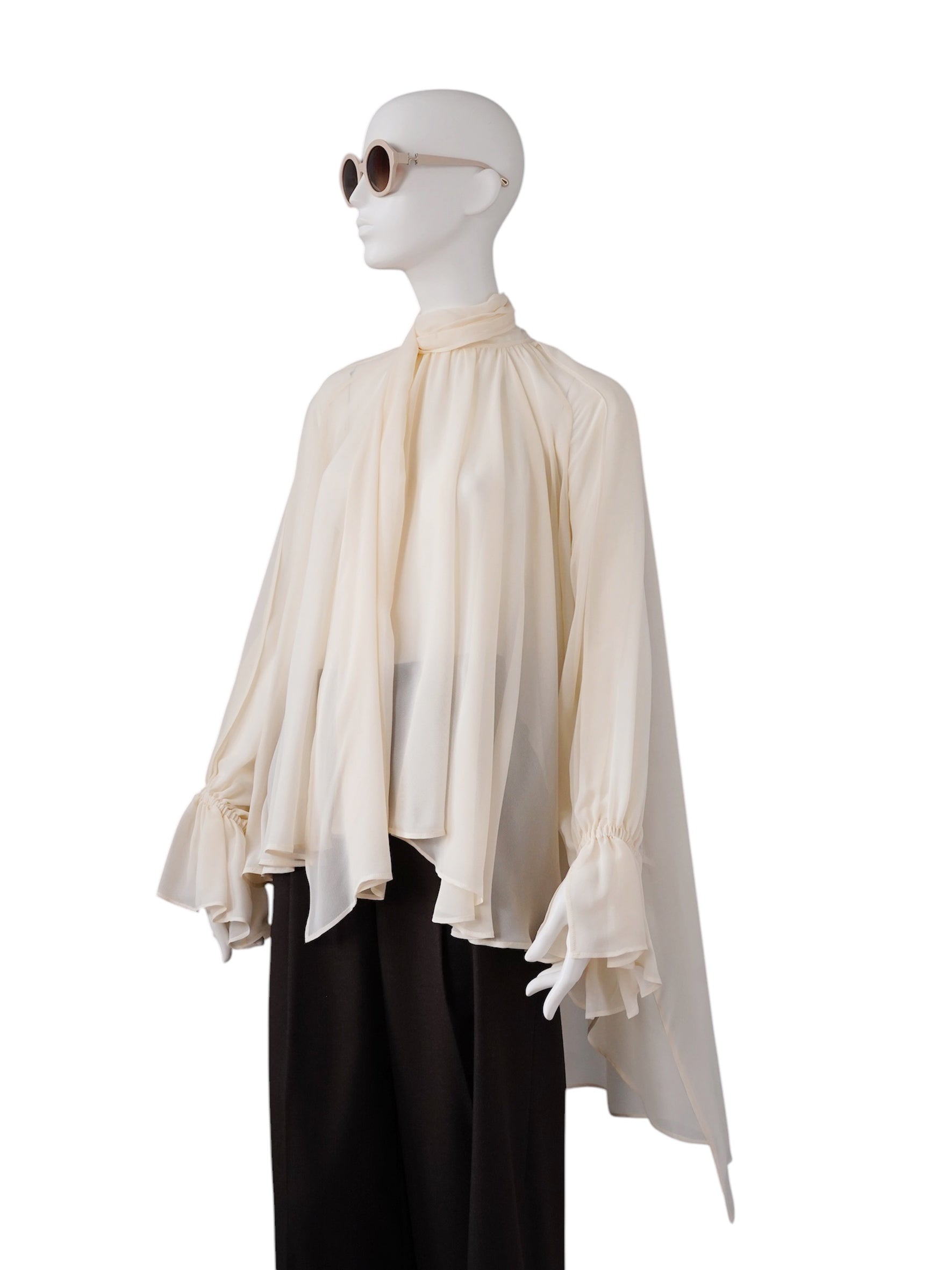 Cremefarbene Chiffon-Bluse mit Schluppe und Volantärmeln von Semicouture