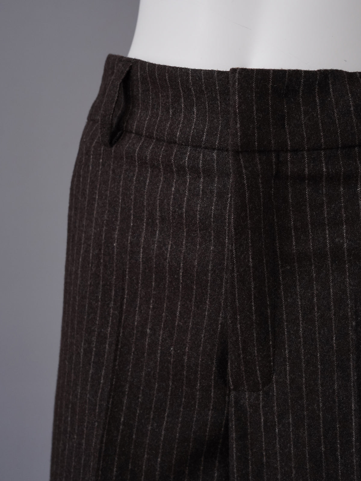 Dunkelbraune Nadelstreifen-Hose "Ivon" mit weitem Bein von Rossi – Ansicht 3