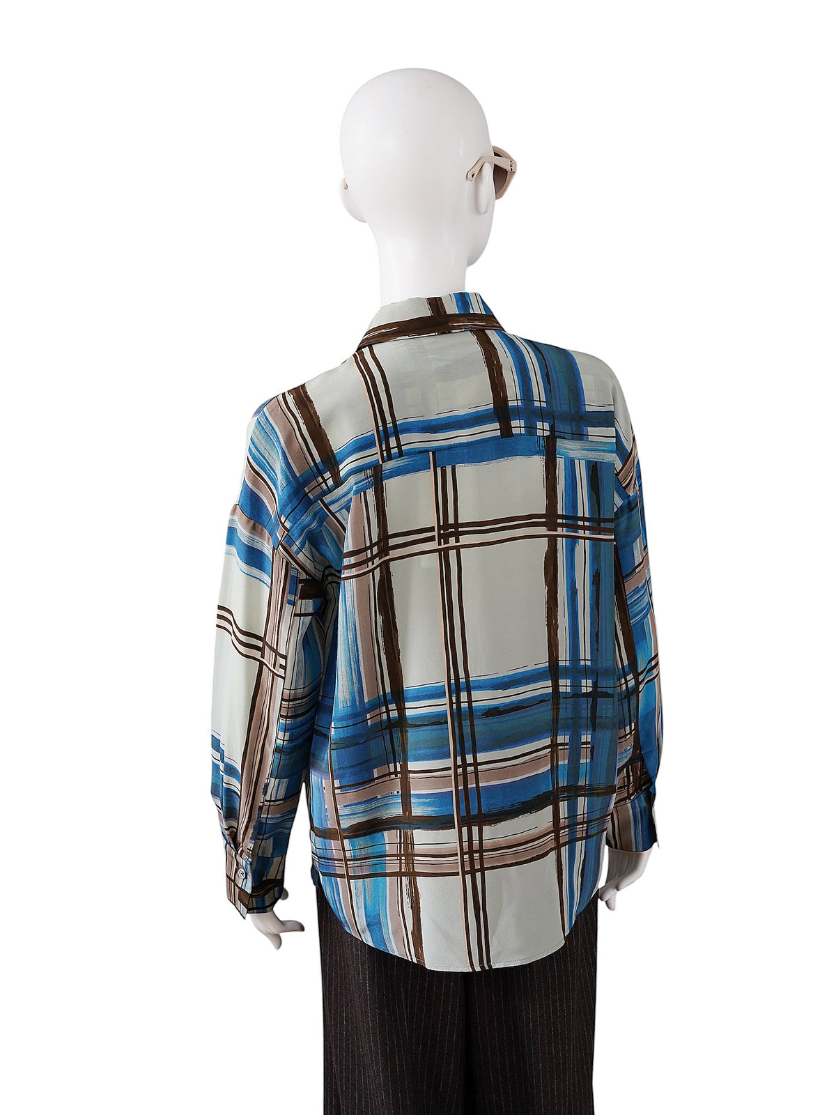 Blau-salbeifarben karierte Seidenbluse mit Pinselstrich-Muster von ODEEH – Ansicht 3