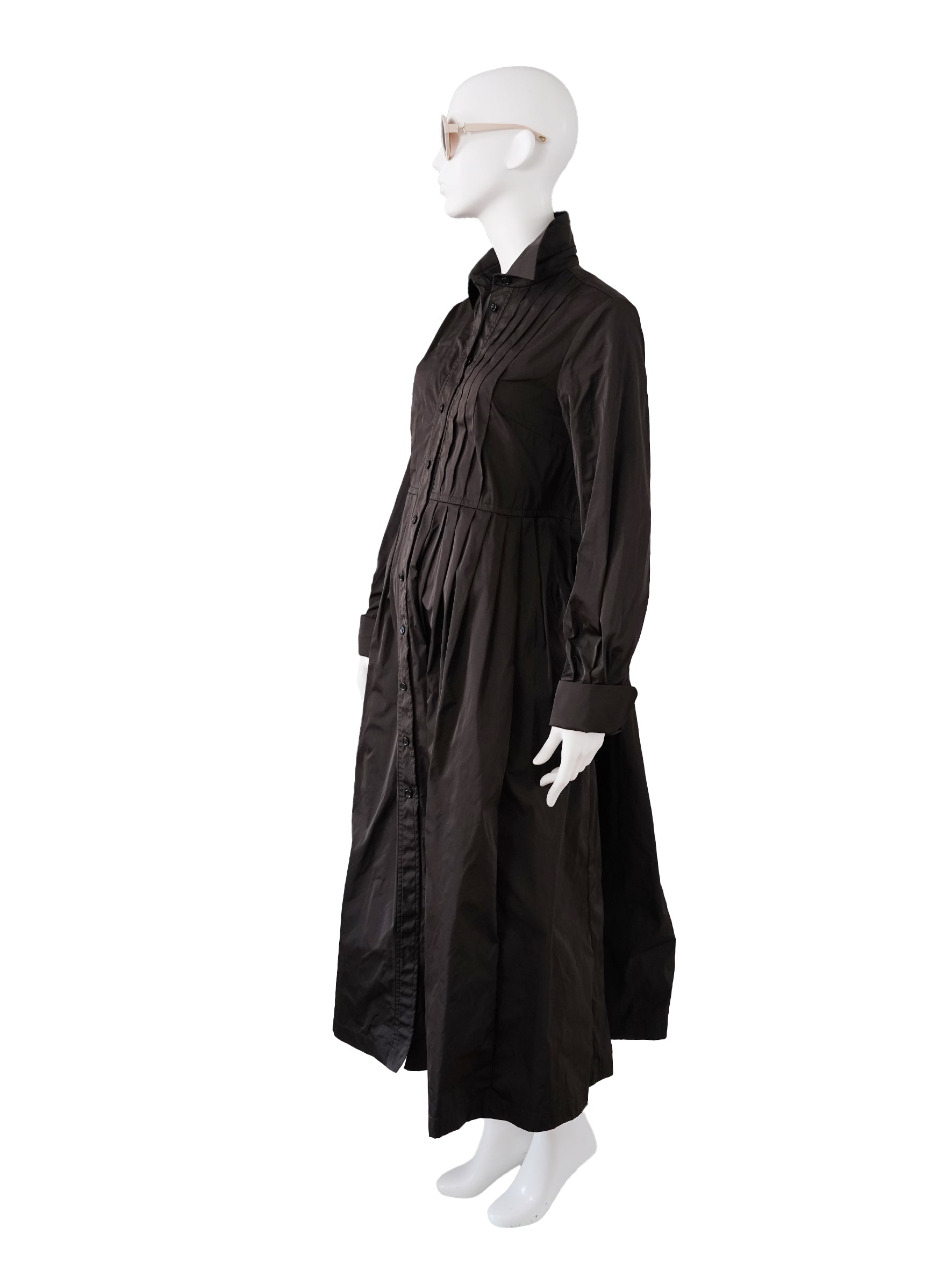 Dunkelbraunes Hemdblusenkleid mit Biesen und Faltenrock von ODEEH – Ansicht 5