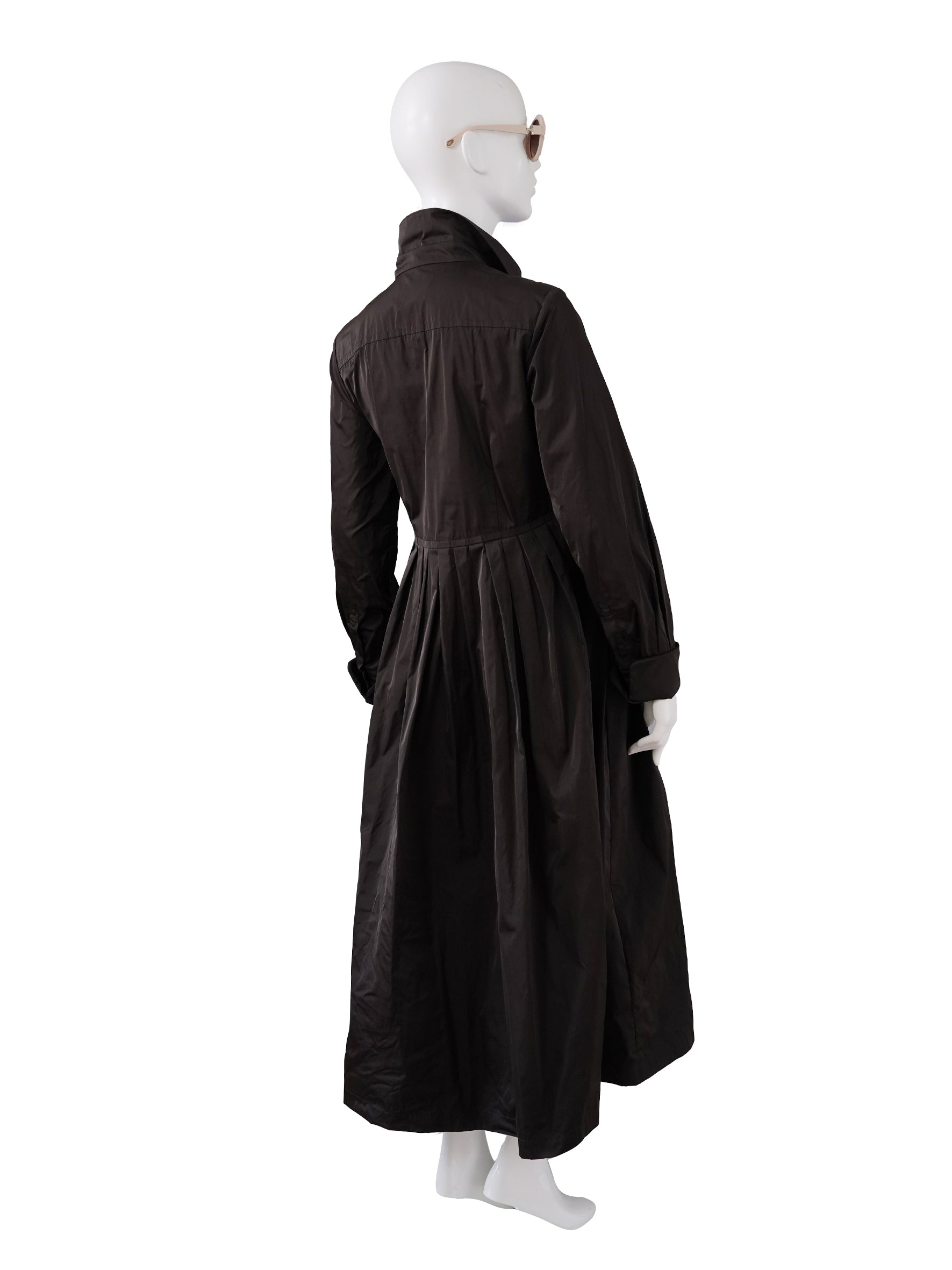 Dunkelbraunes Hemdblusenkleid mit Biesen und Faltenrock von ODEEH – Ansicht 3