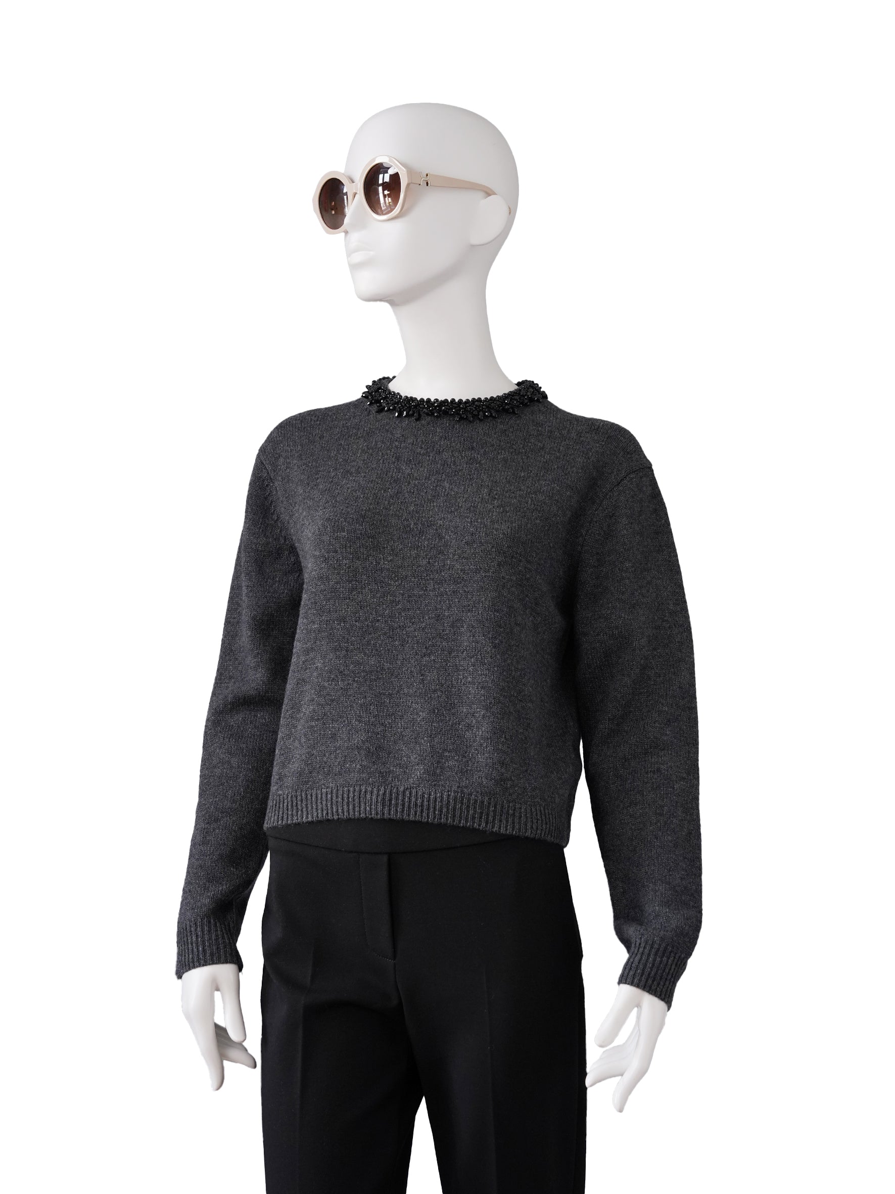 Anthrazitfarbener Pullover mit perlenbesetztem Ausschnitt von Semicouture